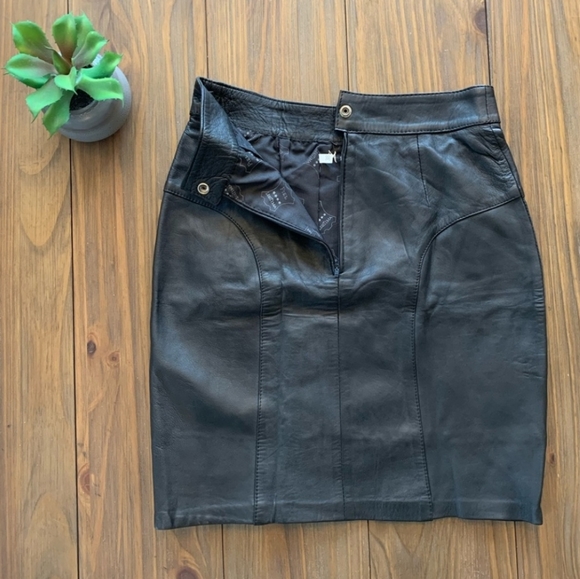 Vintage Black Leather Mini Skirt - Picture 2 of 5